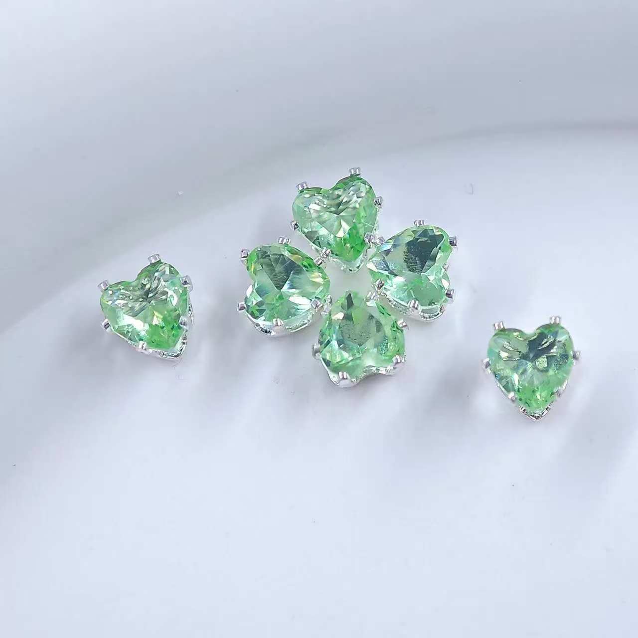 4mm heart-shaped claw diamond Huazhi flash DIY bracelet zircon hand-sewn beads with holes beads separators loose beads accessories auxiliary