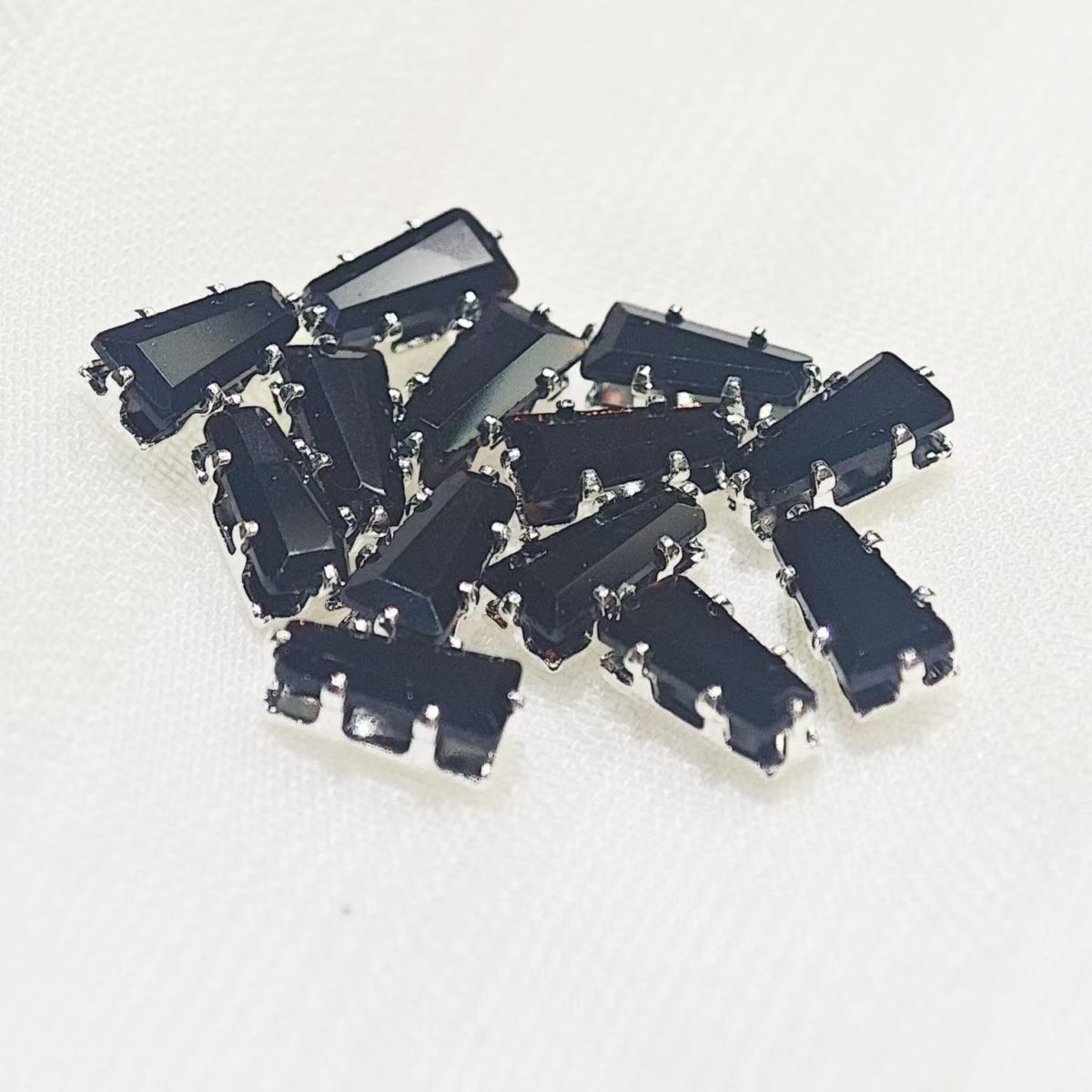 2*3*6 trapezoidal black amber zircon six-claw DIY claws zircon claw diamond beads gemstone accessories hand-sewn