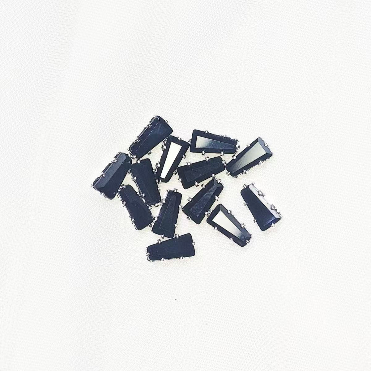 2*3*6 trapezoidal black amber zircon six-claw DIY claws zircon claw diamond beads gemstone accessories hand-sewn
