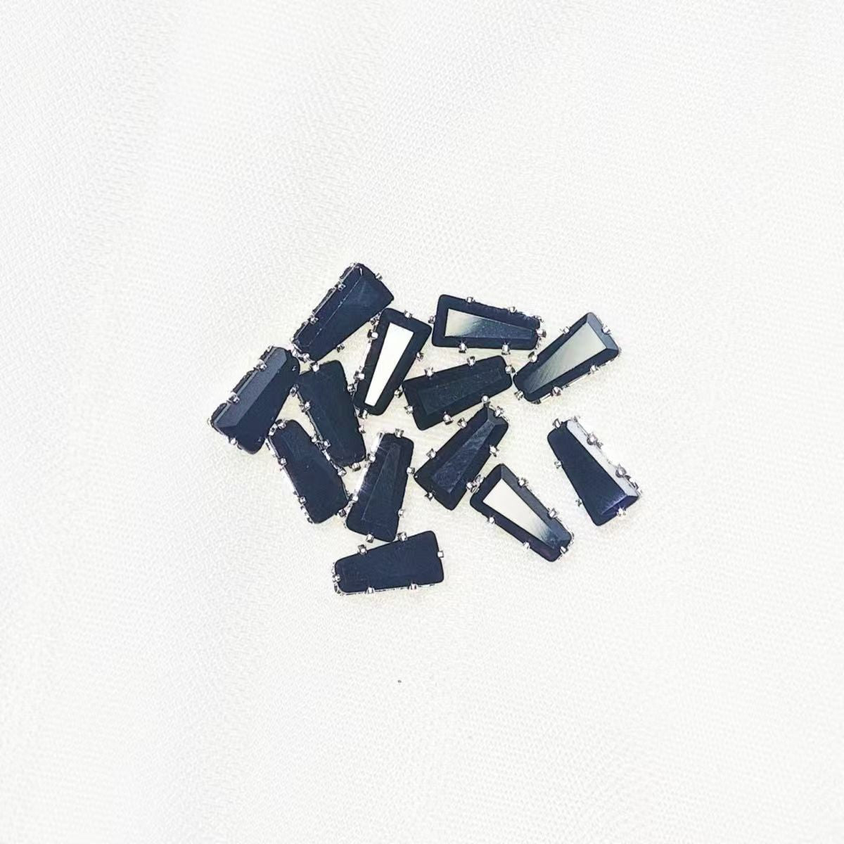 2*3*6 trapezoidal black amber zircon six-claw DIY claws zircon claw diamond beads gemstone accessories hand-sewn