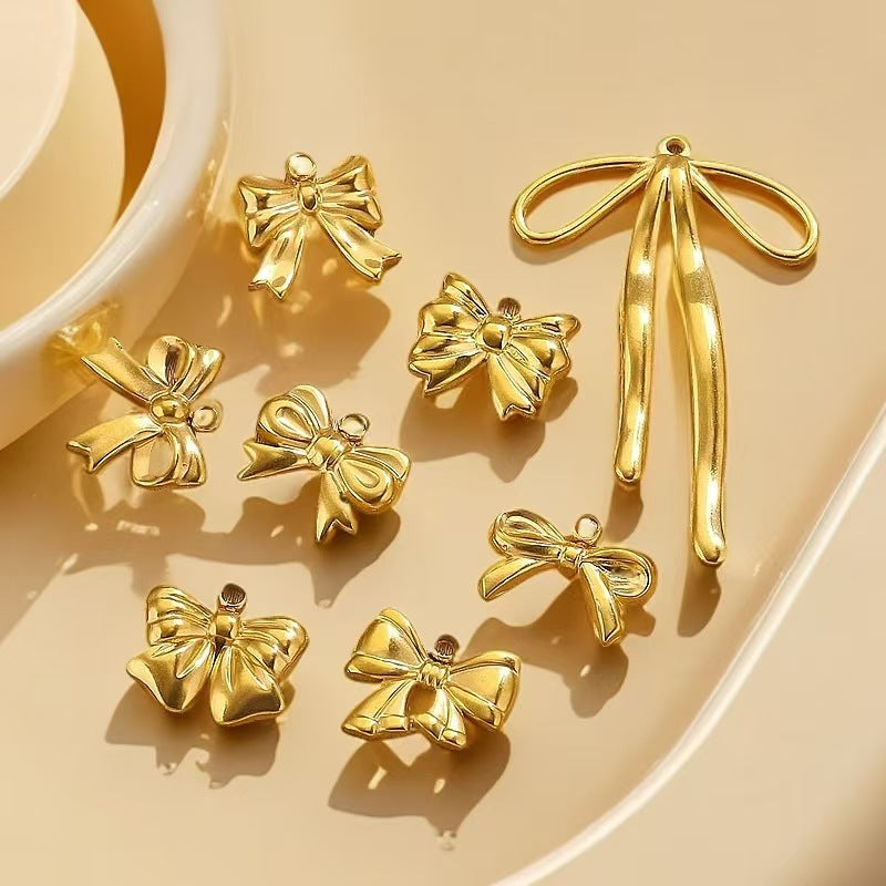 Stainless steel bow - shaped jewelry accessories, DIY necklaces, bracelets, and earrings. There are 5 trendy electroplated bow - shaped pendants.