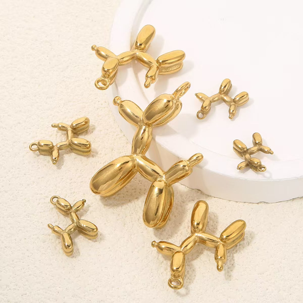 Lucky and cute dog stainless steel pendant, popular for domestic sales, color - retaining animal jewelry accessories, direct sales of jewelry, 5 pieces