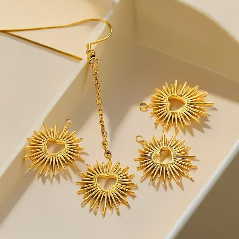 Stainless steel exquisite small jewelry pendants with 18K electroplating process. Handmade DIY necklace and bracelet jewelry accessories for wholesale, 4 pieces