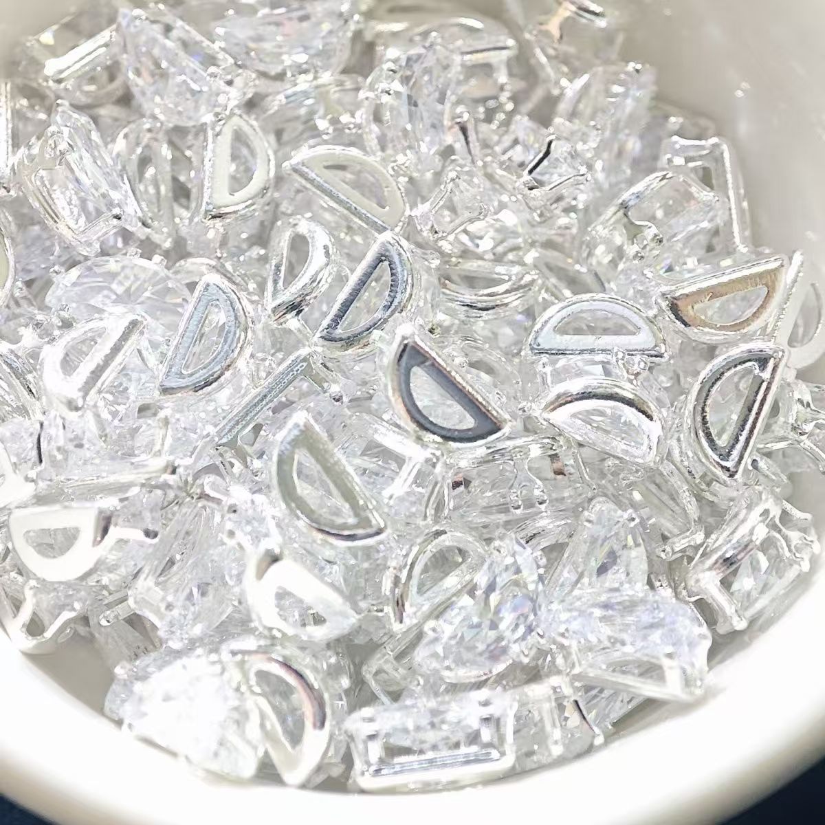 Small moon high-value claws zircon DIY gemstone jewelry accessories luminous bracelet necklace hand-sewn zircon high-grade nail art