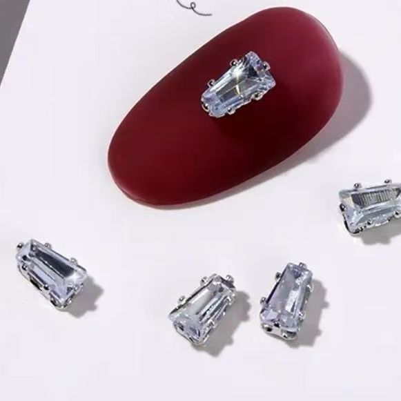 Personalized trapezoidal zircon rhinestones, hand-sewn claw-set zircon, electroplated crystal mini rhinestones, luxurious nail art rhinestones for DIY, fully covered with shiny rhinestones.