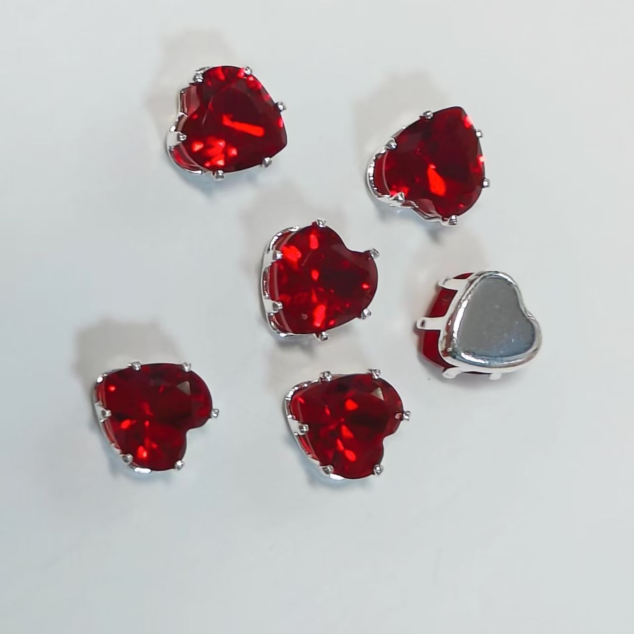 20pcs pcs of love heart color dopamine gemstone claws diamond super flash hand sew DIY jewelry accessory zirconia high color fastness heart