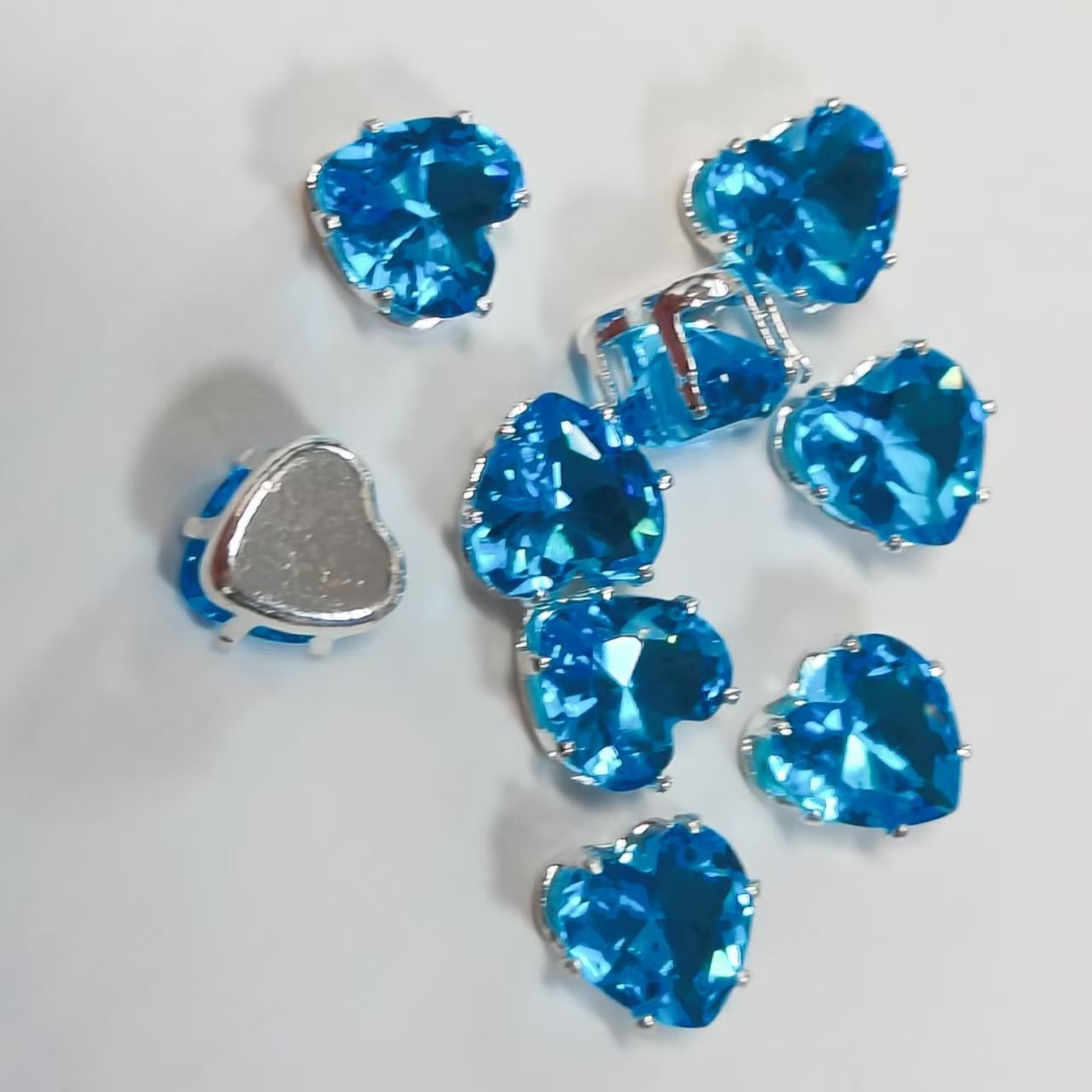 20pcs pcs of love heart color dopamine gemstone claws diamond super flash hand sew DIY jewelry accessory zirconia high color fastness heart