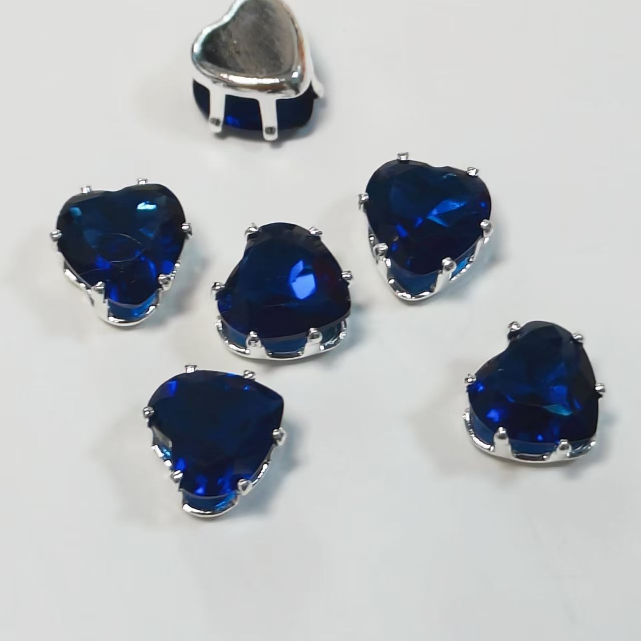 20pcs pcs of love heart color dopamine gemstone claws diamond super flash hand sew DIY jewelry accessory zirconia high color fastness heart