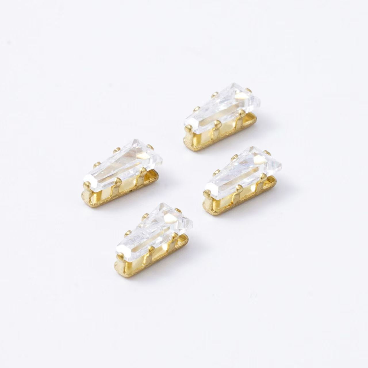 Personalized trapezoidal zircon rhinestones, hand-sewn claw-set zircon, electroplated crystal mini rhinestones, luxurious nail art rhinestones for DIY, fully covered with shiny rhinestones.