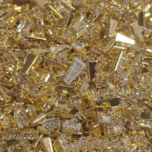 Personalized trapezoidal zircon rhinestones, hand-sewn claw-set zircon, electroplated crystal mini rhinestones, luxurious nail art rhinestones for DIY, fully covered with shiny rhinestones.