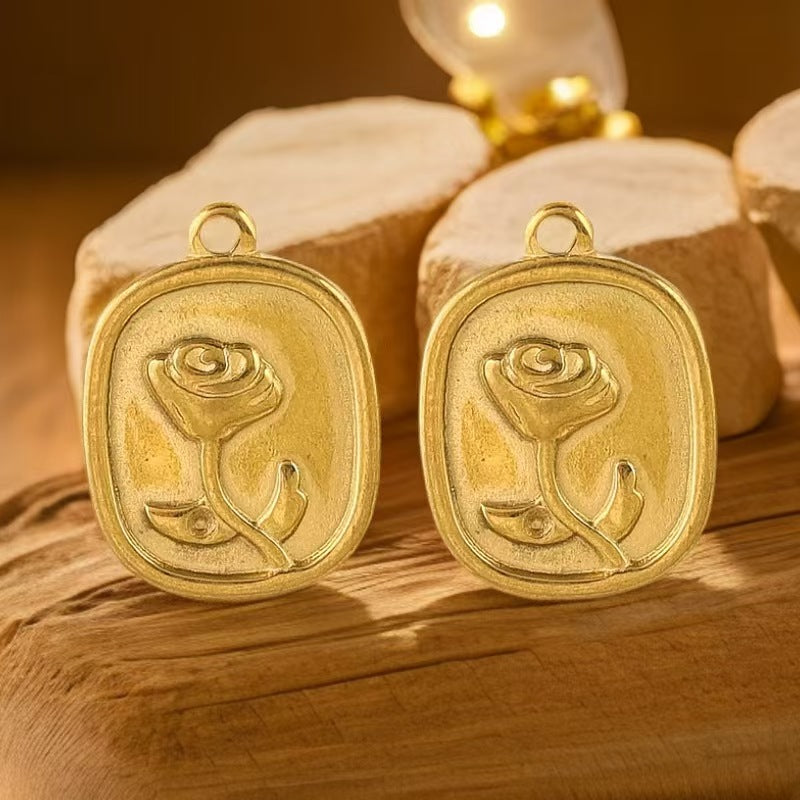 Stainless steel delicate, simple, and elegant small pendants. 18K gold - plated handmade DIY necklaces, collarbone chains, small rose - shaped pendants, 5 pieces