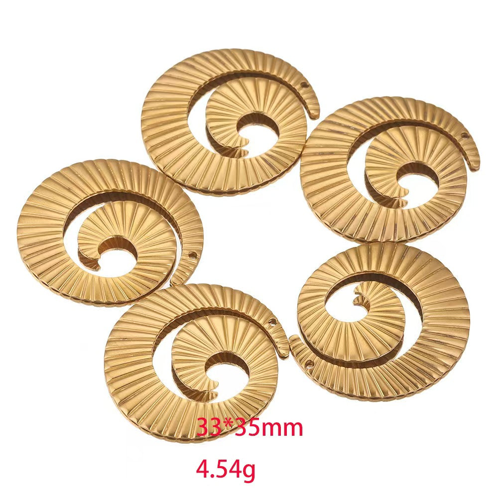 Electroplating process for stainless - steel gilded pendants, with European and American personalized trendy style. 5 handmade DIY necklace accessory pendants