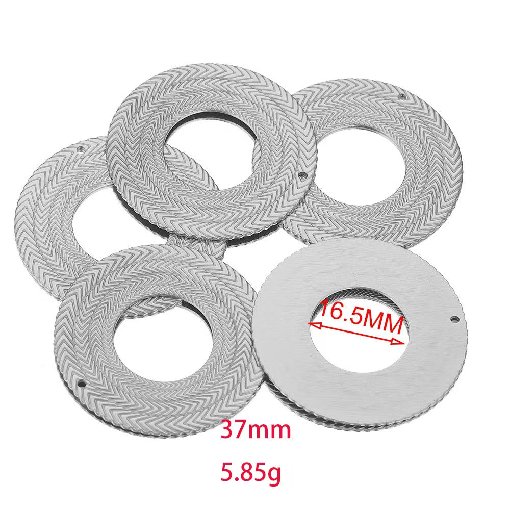 Electroplating process for stainless - steel gilded pendants, with European and American personalized trendy style. 5 handmade DIY necklace accessory pendants