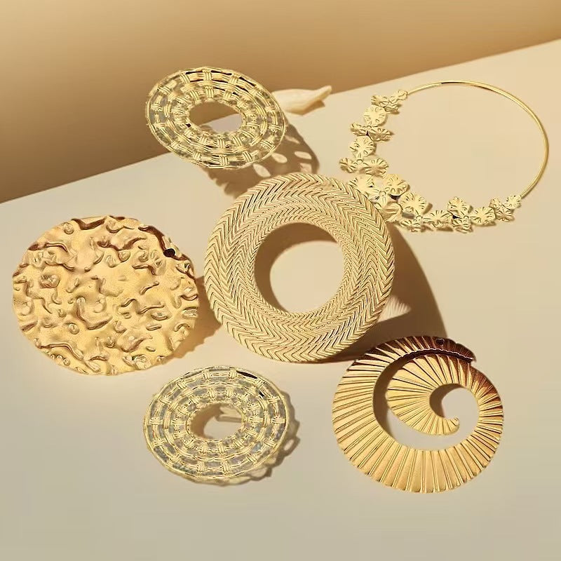 Electroplating process for stainless - steel gilded pendants, with European and American personalized trendy style. 5 handmade DIY necklace accessory pendants