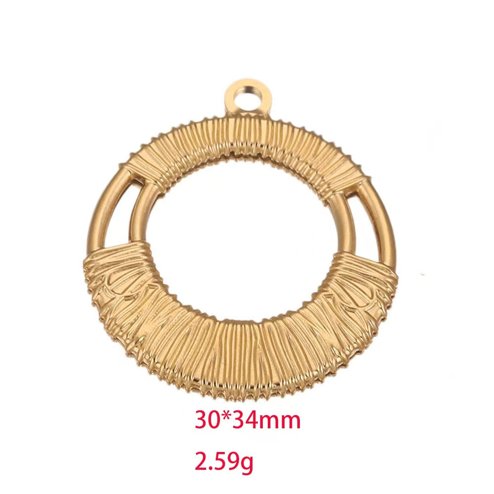 Electroplating process for stainless - steel gilded pendants, with European and American personalized trendy style. 5 handmade DIY necklace accessory pendants