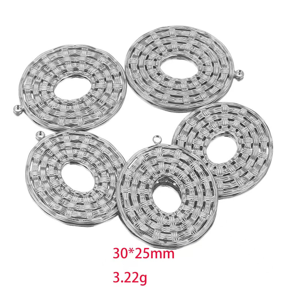 Electroplating process for stainless - steel gilded pendants, with European and American personalized trendy style. 5 handmade DIY necklace accessory pendants