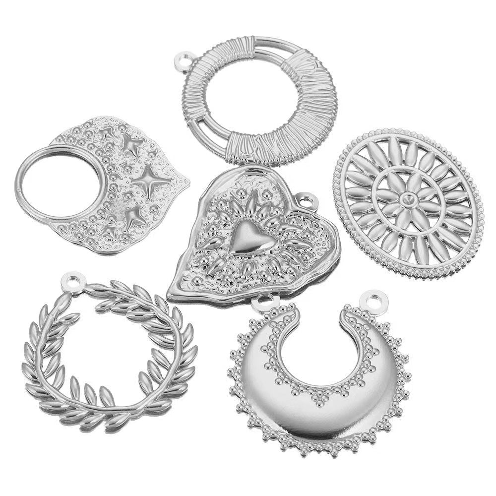 Electroplating process for stainless - steel gilded pendants, with European and American personalized trendy style. 5 handmade DIY necklace accessory pendants