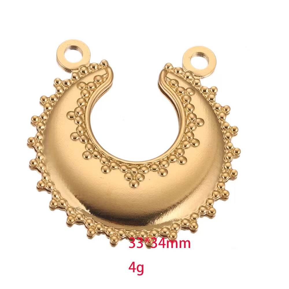 Electroplating process for stainless - steel gilded pendants, with European and American personalized trendy style. 5 handmade DIY necklace accessory pendants