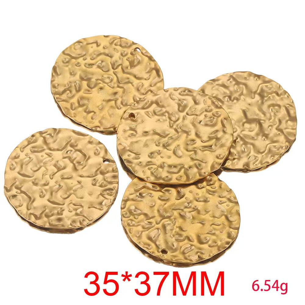 Electroplating process for stainless - steel gilded pendants, with European and American personalized trendy style. 5 handmade DIY necklace accessory pendants